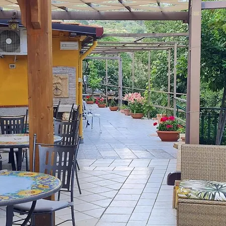 Alloggio per agriturismo Alcantara Natura *
